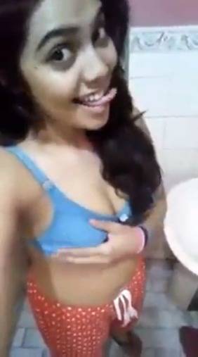 Nude selfie video of desi girlfriend for lover leaked