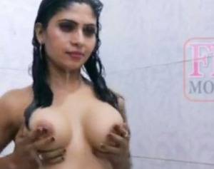 Desi porn model nude bath