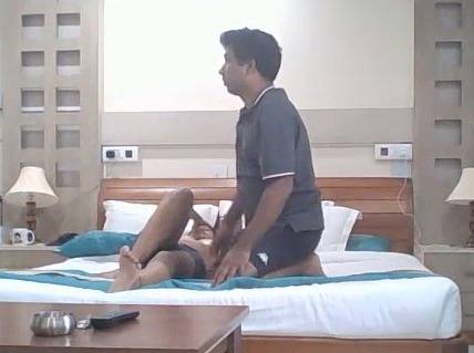 Desi Honeymoon sex video in hotel