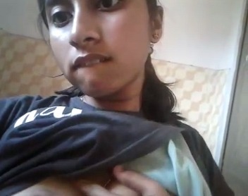 Horny Indian Teen girl Showing
