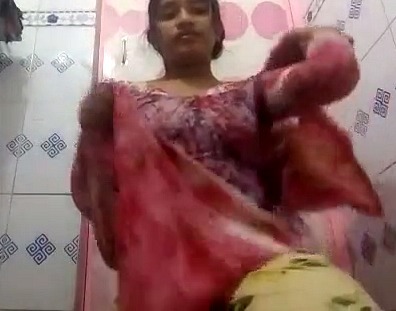 Desi bathroom striptease video