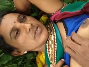 Local Desi fucking outdoor sex video