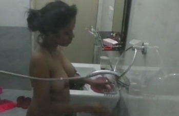 Sri Lankan bathroom spycam