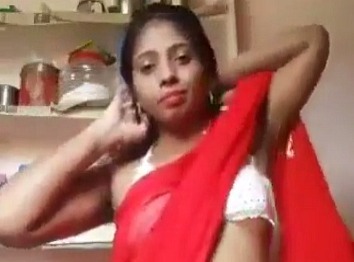 Tamil aunty MMS - Full saree stripping video 15 Tamil aunty MMS – Full saree stripping video