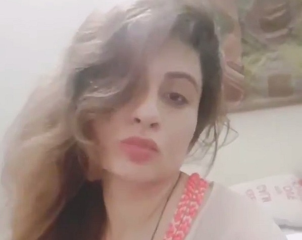 Pakistani MMS - Paki lady showing boobs 21 Pakistani MMS – Paki lady showing boobs