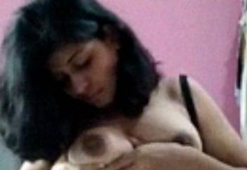 Super hot desi playing boobs