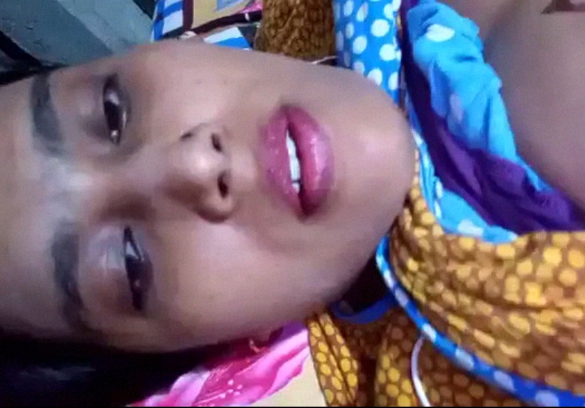 Village bhabhi showing off soft boobs and dark nipple