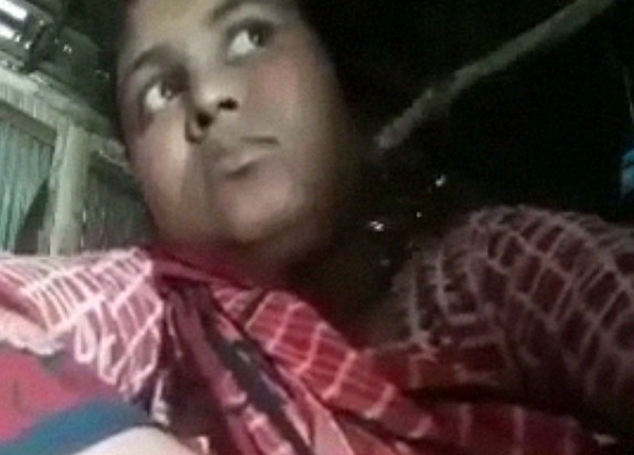 Unsatisfied housewife from Bangladesh dildo masturbation
