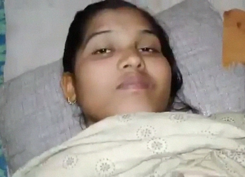 Indian flower shop staff girl Keerthi fucked at home