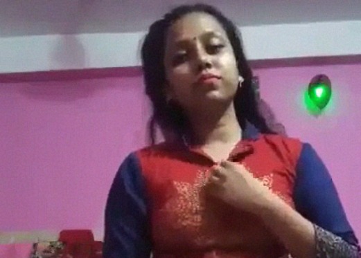 Young Bangladeshi widow striptease fingering video