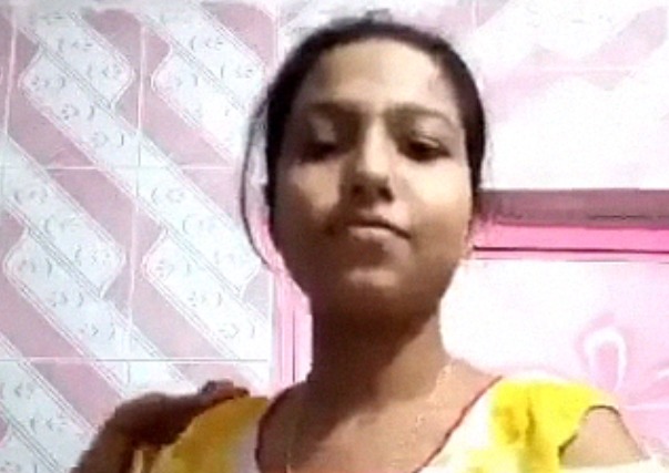 Bangladeshi Horny Girl ki nangi tease – ShopnoHin