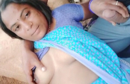 Bhabhi Dehati outdoor fondling Sex porn