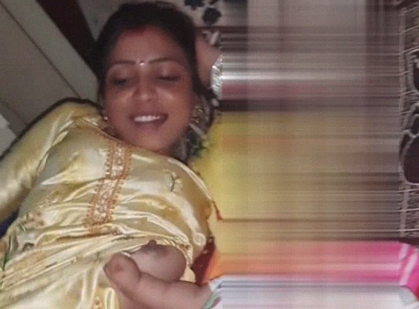 Desi Breastfeeding time nude MMS video