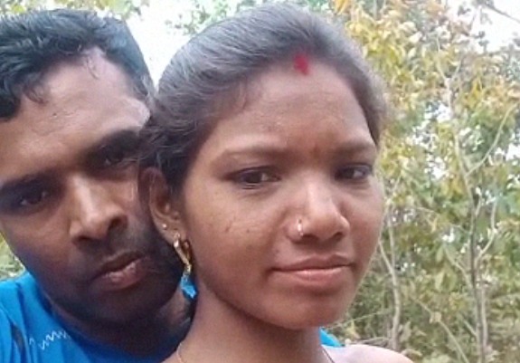 Desi Village Lovers Outdoor fondling porn