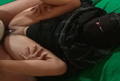 A hijabi lady gets fuck by her shauhar’s rich friend