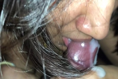 Slut Aunty swallows her lover’s cum in an Aunty xxx video