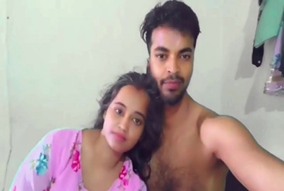 A college guy bangs his GF’s pussy on a webcam in desi sex