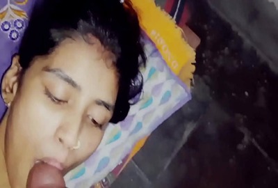 BF drills his 18 yr old GF’s pussy in an Indian teen sex video