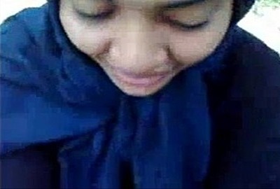 Hot Dhaka babe licks BF’s dick in the Bangladeshi bf MMS