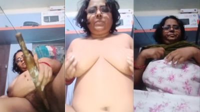Desi lady fucks pussy with a belan in an aunty sex video 4 Desi lady fucks pussy with a belan in an aunty sex video