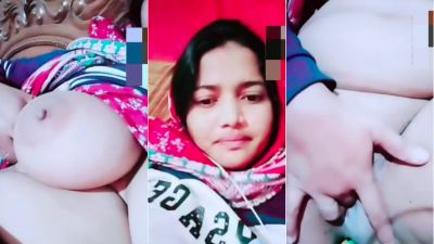Pakistani milf fingers her pussy and presses her boobs 2 Pakistani milf fingers her pussy and presses her boobs